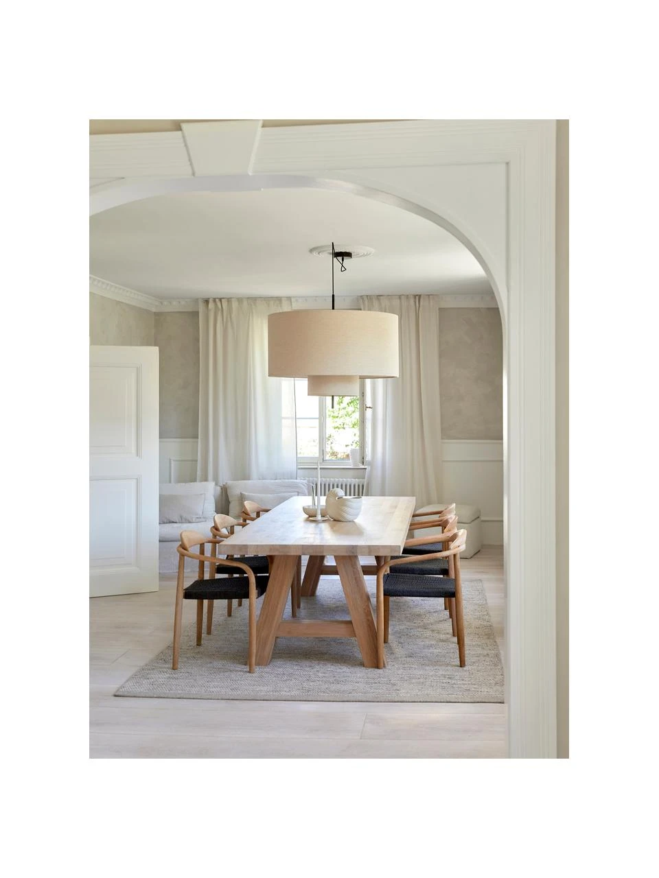 Westwing Collection Esstisch Ashton aus Eichenholz, in verschiedenen Größen, B 200 x T 100 cm 4 Westwing Collection Esstisch Ashton aus Eichenholz, in verschiedenen Größen, B 200 x T 100 cm – Bild 2