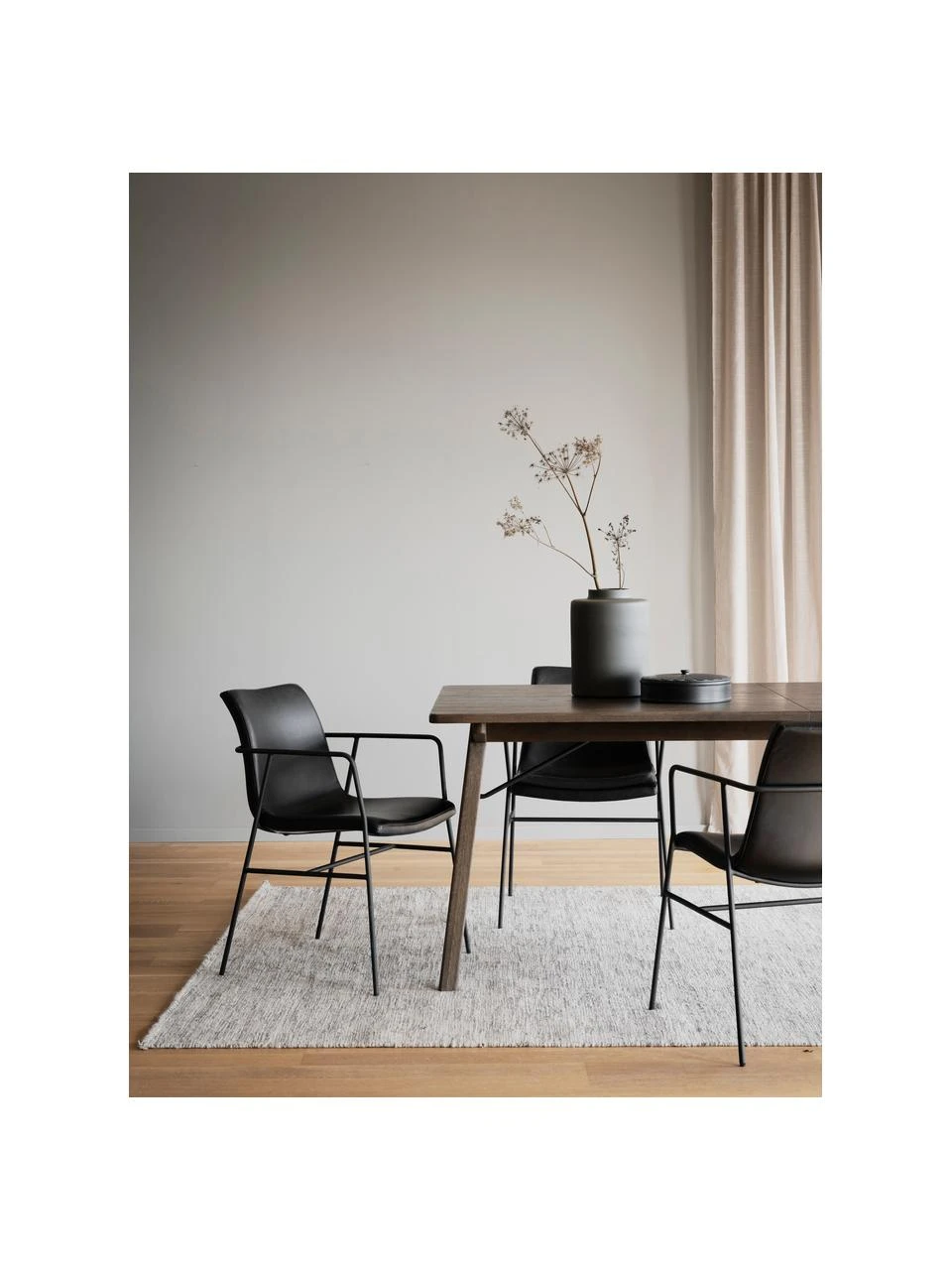 Rowico Kunstleder-Armlehnstühle Huntingbay in Schwarz, 2 Stück, B 54 x T 52 cm 4 Rowico Kunstleder-Armlehnstühle Huntingbay in Schwarz, 2 Stück, B 54 x T 52 cm – Bild 2