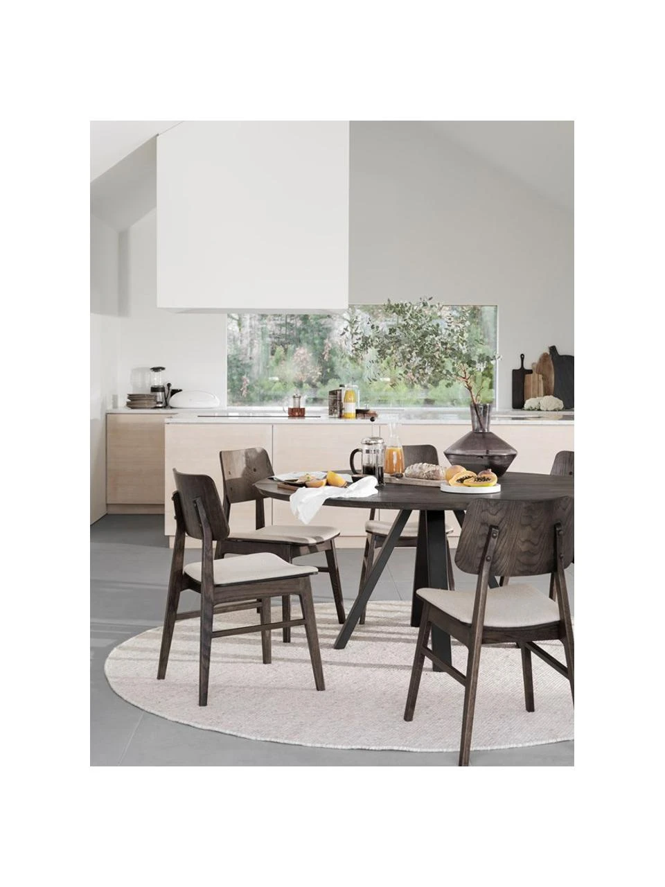 Rowico Runder Esstisch Carradale aus massivem Eichenholz, Ø 150 cm, Ø 150 x H 75 cm 4 Rowico Runder Esstisch Carradale aus massivem Eichenholz, Ø 150 cm, Ø 150 x H 75 cm – Bild 2