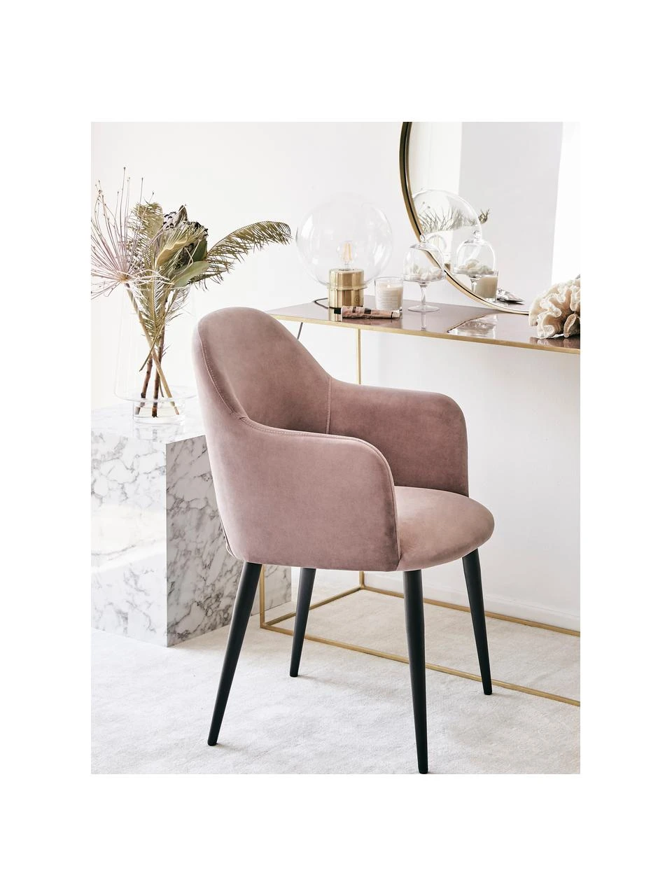 Westwing Collection Samt-Armlehnstuhl Rachel in Rosa, B 56 x T 70 cm 4 Westwing Collection Samt-Armlehnstuhl Rachel in Rosa, B 56 x T 70 cm – Bild 2