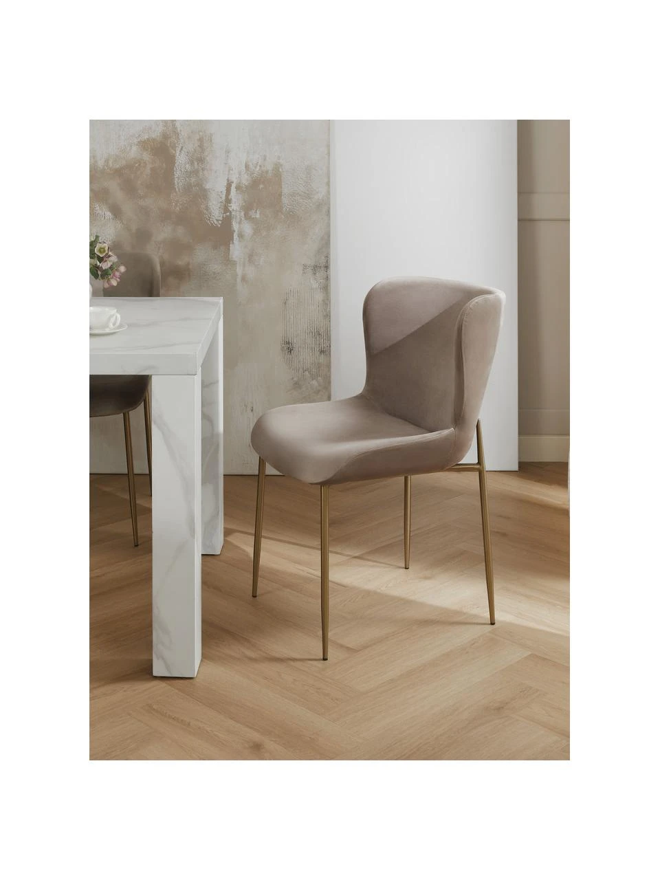 Westwing Collection Samt-Polsterstuhl Tess in Taupe, B 49 x H 84 cm 4 Westwing Collection Samt-Polsterstuhl Tess in Taupe, B 49 x H 84 cm – Bild 2