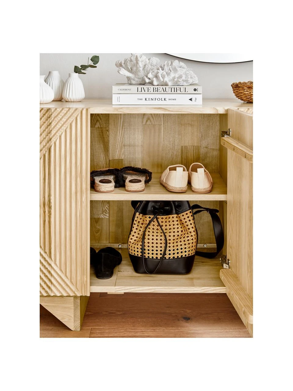 Westwing Collection Sideboard Louis aus Massivholz mit Türen, B 177 x H 75 cm 5 Westwing Collection Sideboard Louis aus Massivholz mit Türen, B 177 x H 75 cm – Bild 3